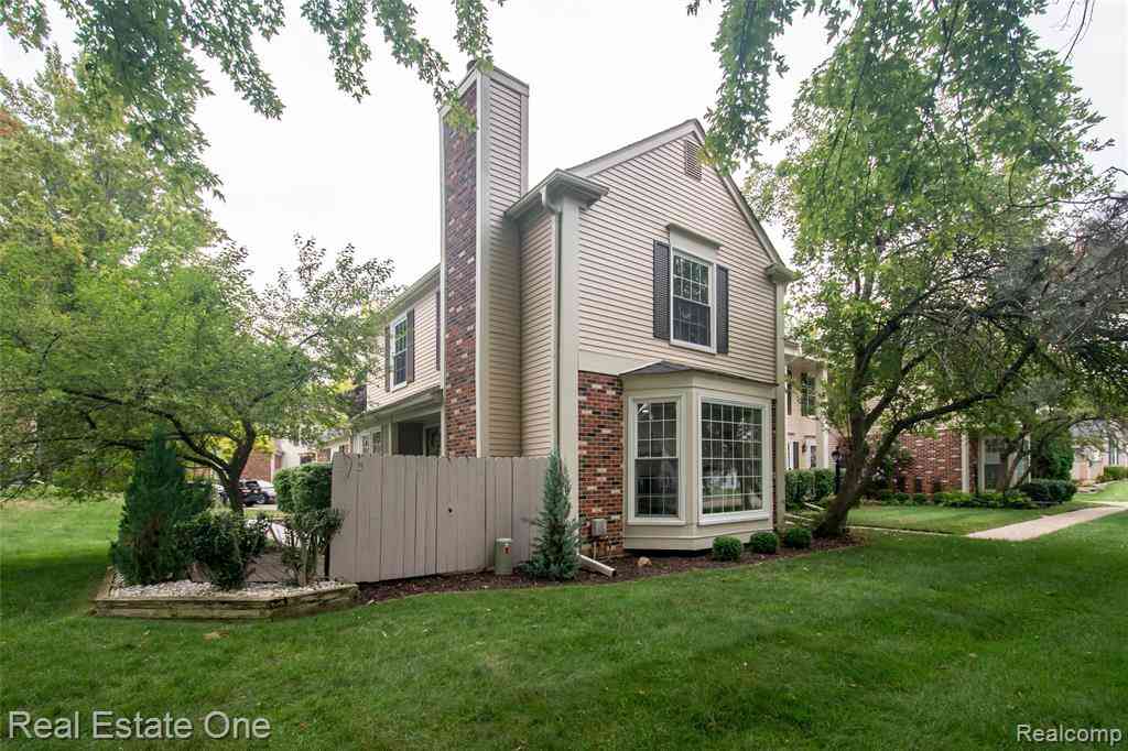 Condo For Sale - 1572 Kings Cove Drive <br/> Rochester, MI 48306