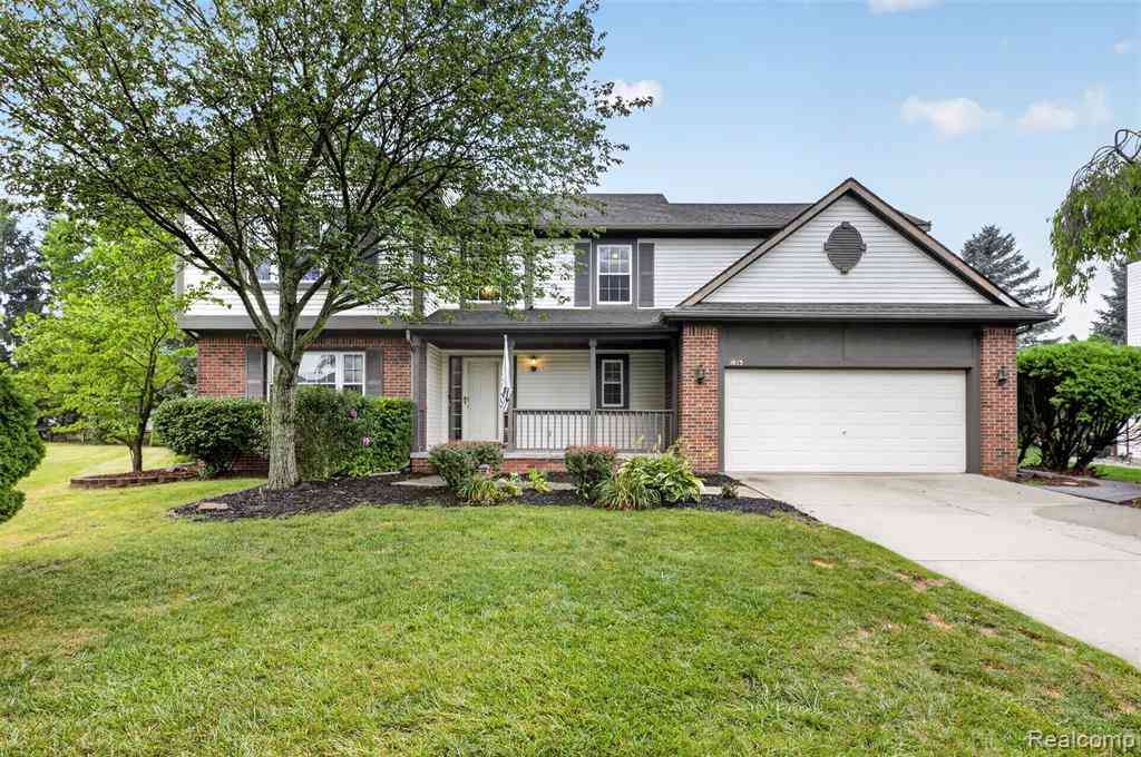 Homes For Sale - 1613 Oak Squire Court <br/> Howell, MI 48855