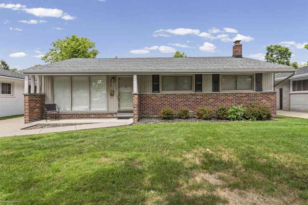 Homes For Sale - 22943 Edgewood Street <br/> Macomb County, Saint Clair Shores, MI 48080