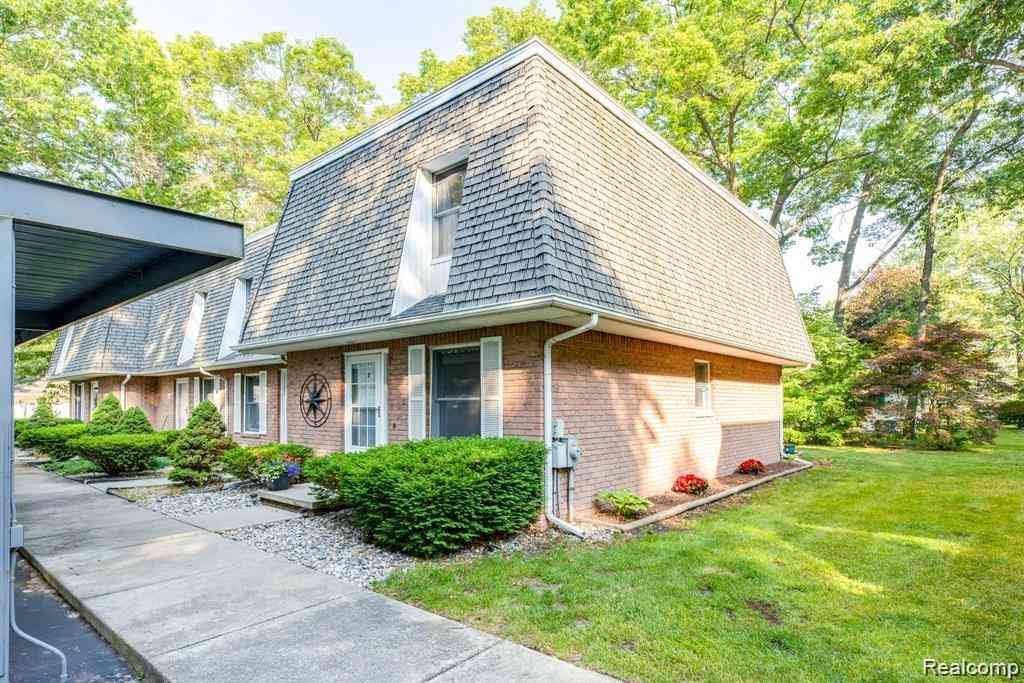 Condo For Sale - 3969 Butternut Court  #4<br/> Port Huron, MI 48060