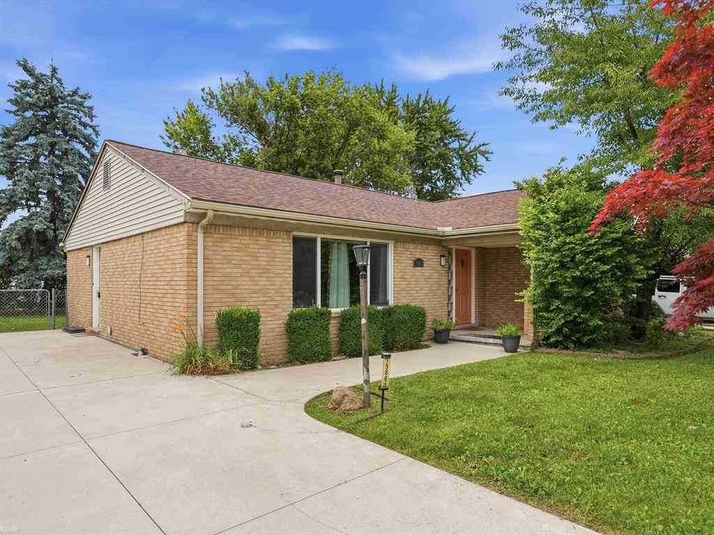 Homes For Sale - 15861 Coral Avenue <br/> Clinton Township, MI 48035