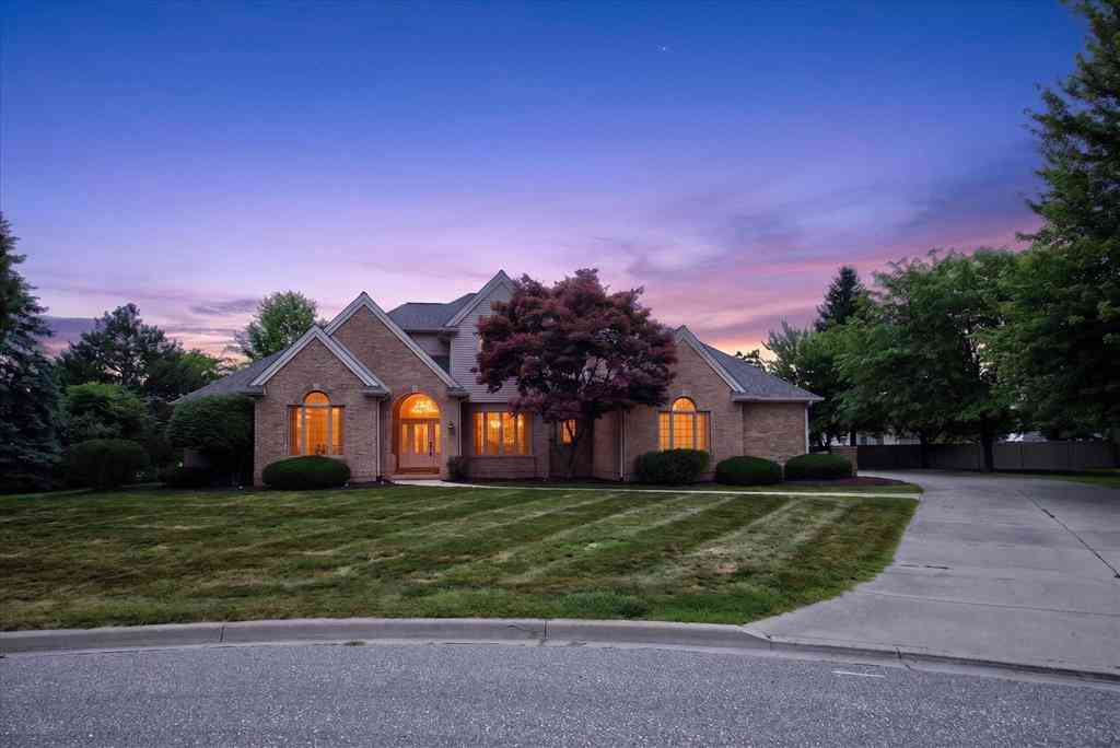 Homes For Sale - 4258 S Autumn Ridge <br/> Saginaw, MI 48603