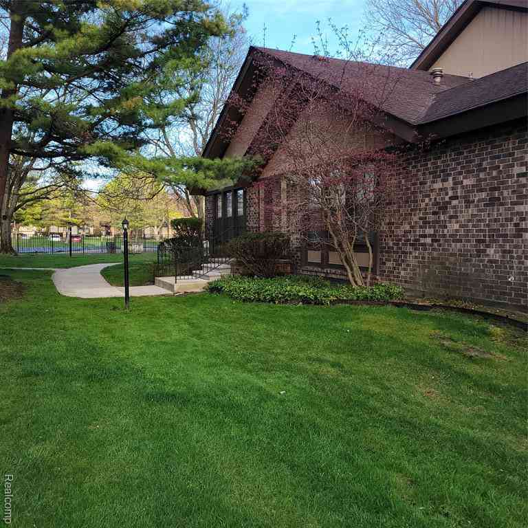 Condo For Sale - 25191 Greenbrooke Drive <br/> Oakland County, Southfield, MI 48033