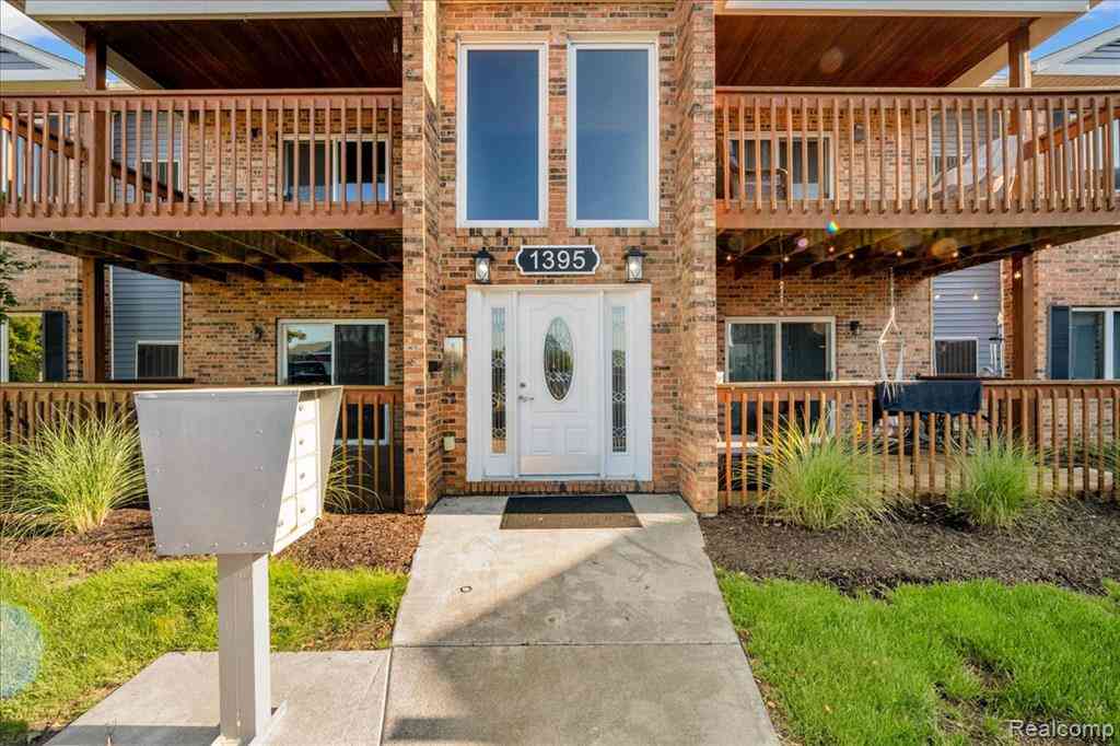 Condo For Sale - 1395 Harbour Boulevard  #137<br/> Trenton, MI 48183