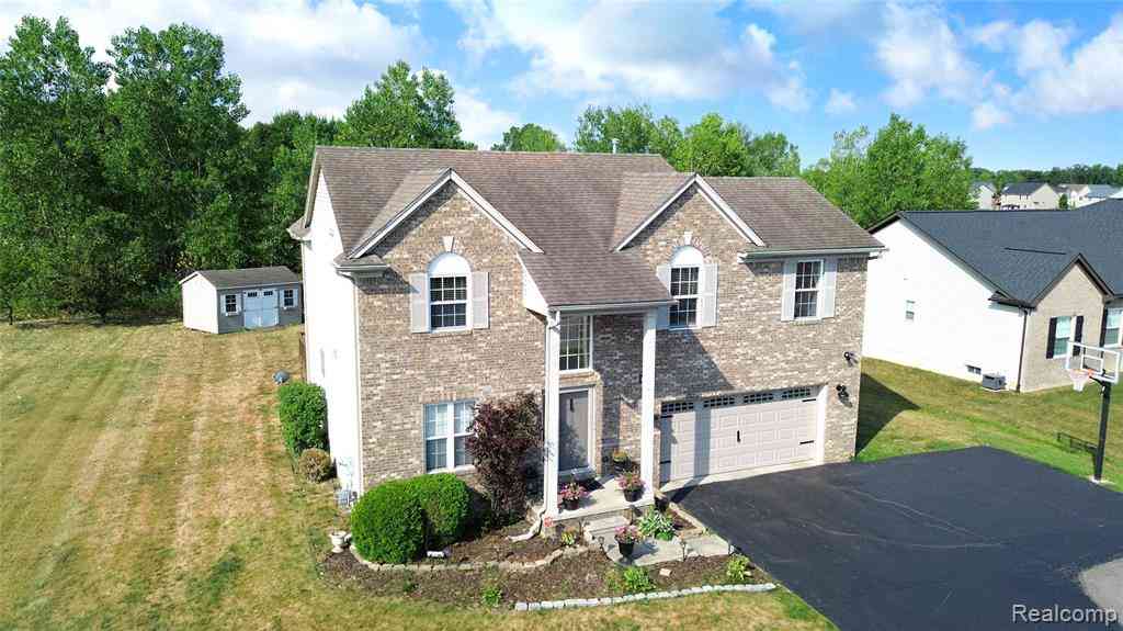 Homes For Sale - 8077 Bradbury Lane <br/> Grand Blanc, MI 48439