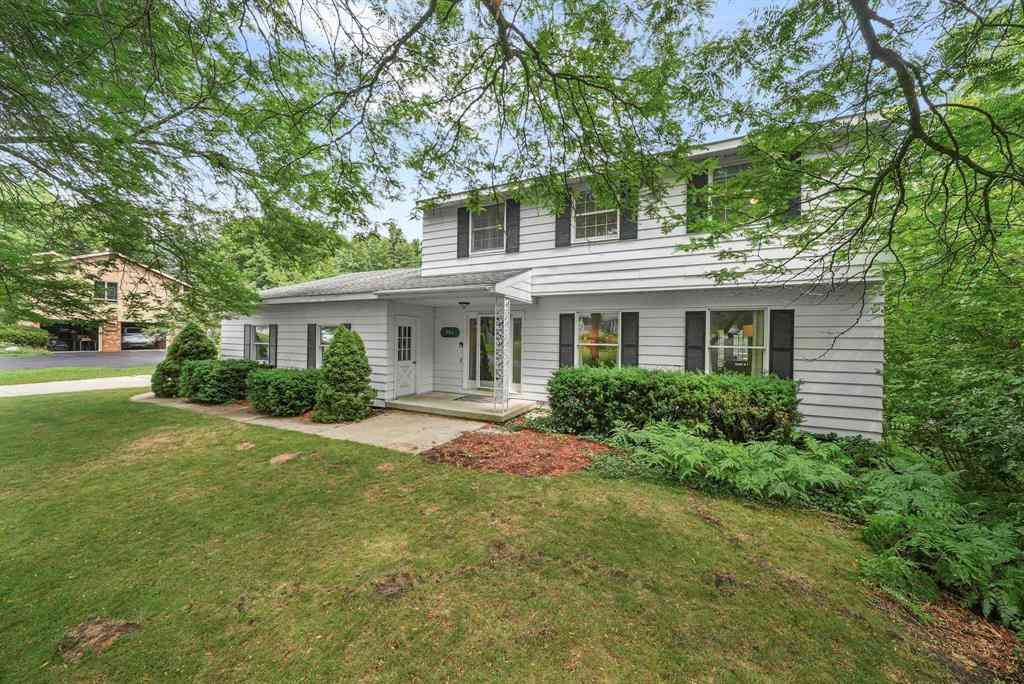 Homes For Sale - 504 Highland Park Drive <br/> Traverse City, MI 49686
