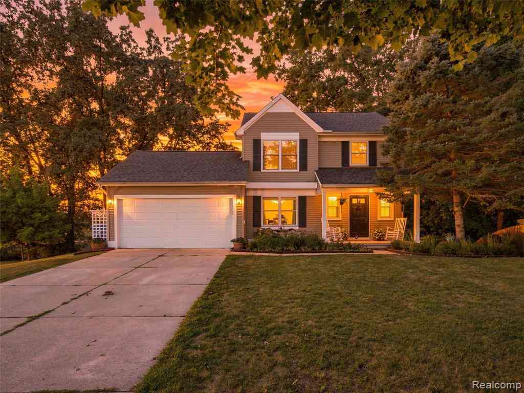 Homes For Sale - 4167 Grassmere Court <br/> Oakland County, Waterford, MI 48329