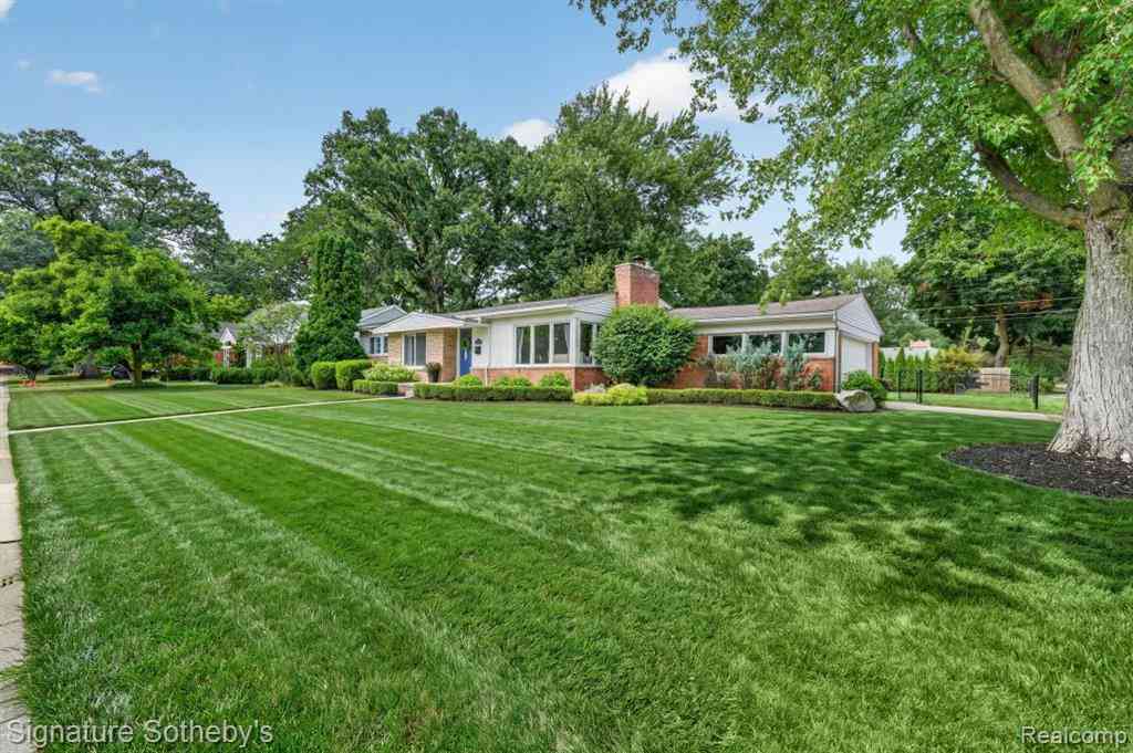 Homes For Sale - 16016 N Dunblaine Avenue S S<br/> Beverly Hills, MI 48025