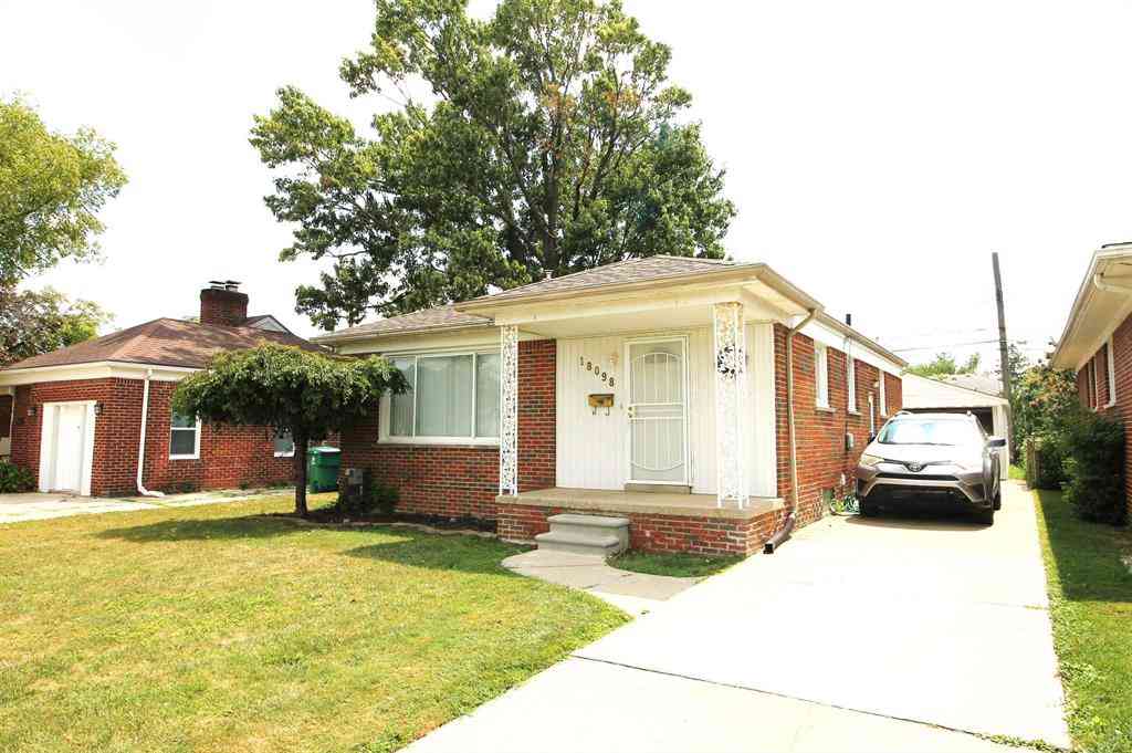 Homes For Sale - 18098 Oak Avenue <br/> Macomb County, Eastpointe, MI 48201