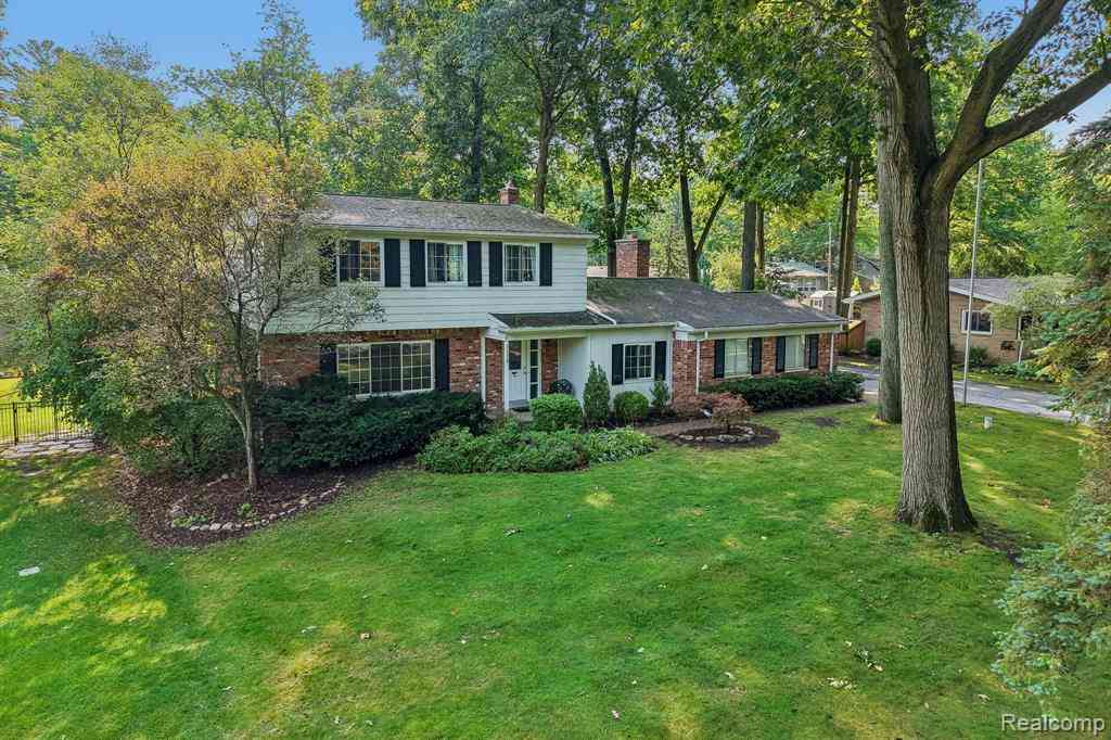 Homes For Sale - 5578 Hummingbird Lane <br/> Clarkston, MI 48346