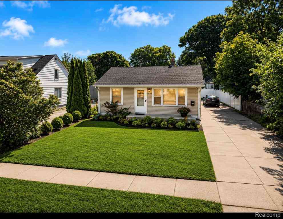 Homes For Sale - 26536 Palmer Boulevard <br/> Oakland County, Madison Heights, MI 48071