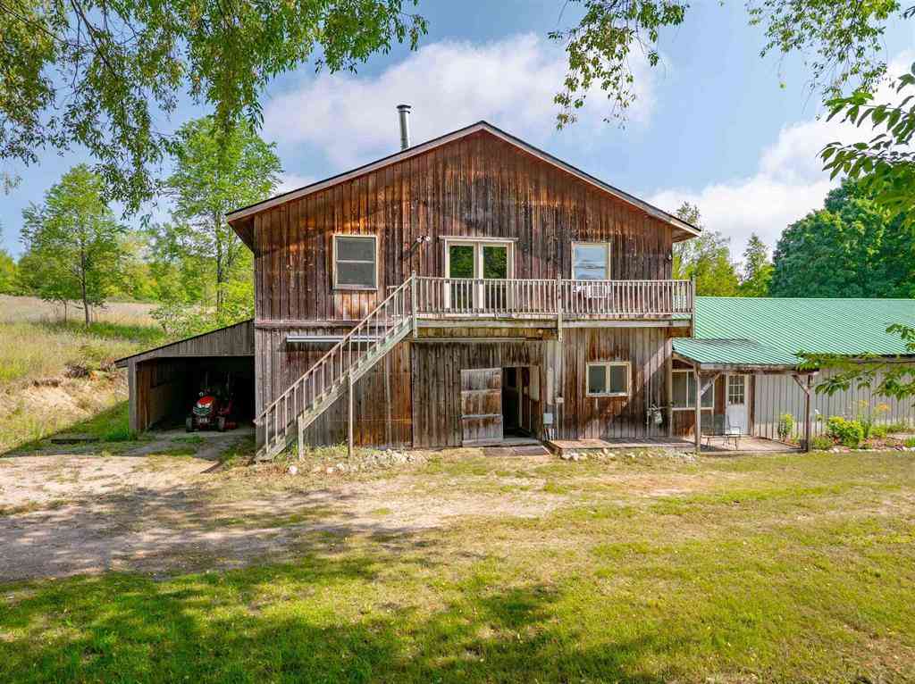 Homes For Sale - 9651 N Reynolds Road <br/> Traverse City, MI 49684
