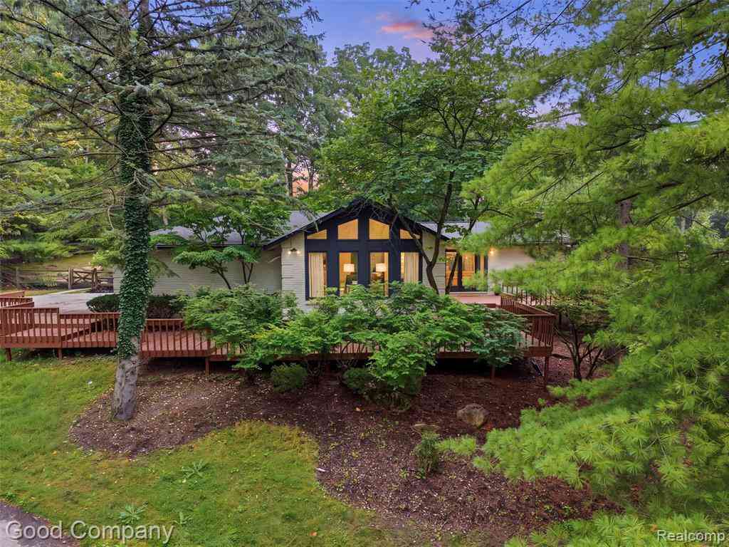Homes For Sale - 6733 Bloomfield Lane <br/> West Bloomfield, MI 48322