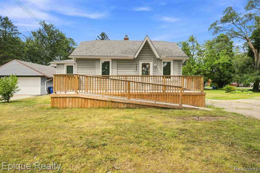 Homes For Sale - 7050 Williams Lake Road <br/> Oakland County, Waterford, MI 48329