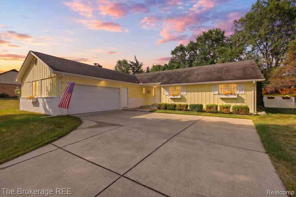 Homes For Sale - 11970 Townline Road <br/> Grand Blanc, MI 48439