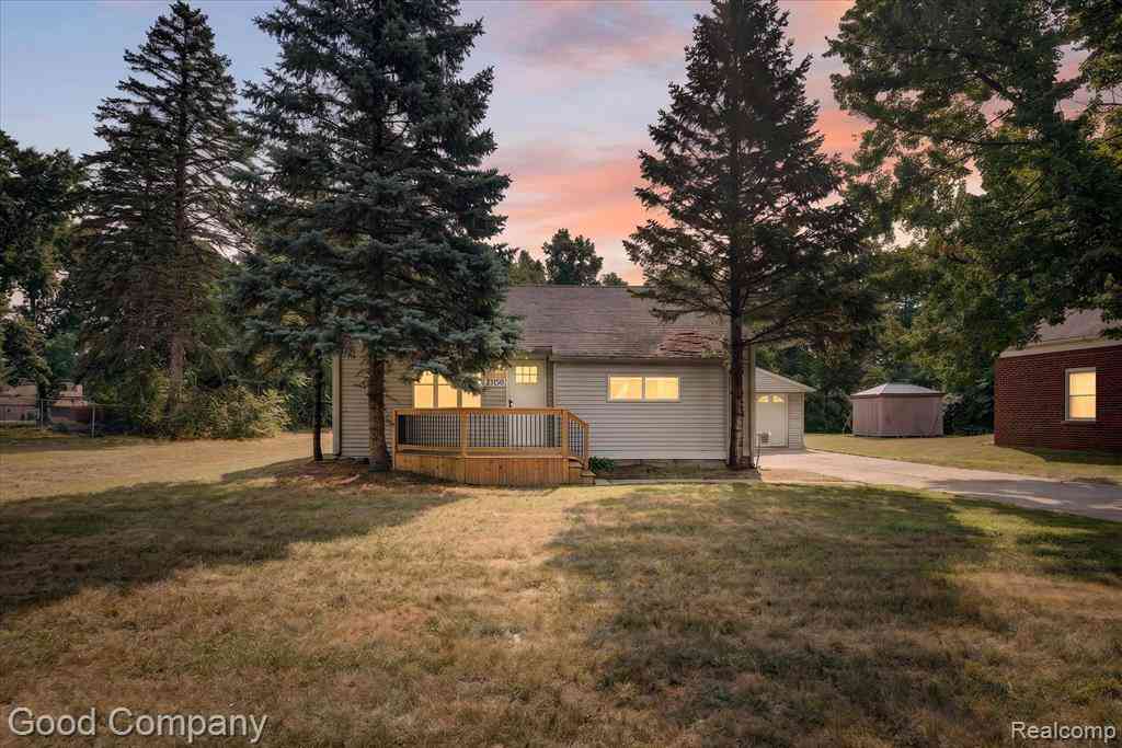 Homes For Rent - 21150 Avon Lane <br/> Southfield, MI 48075