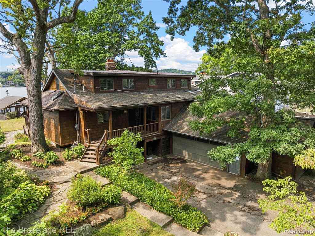 Homes For Sale - 3845 Dorothy Lane <br/> Oakland County, Waterford, MI 48329