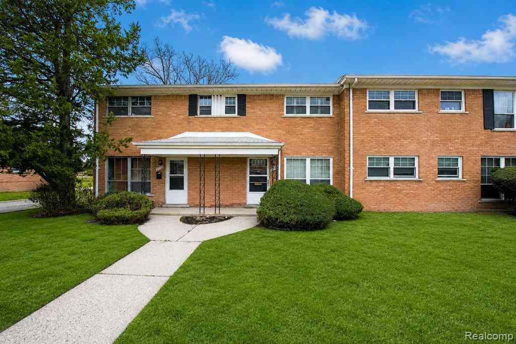 Condo For Sale - 2708 W 13 Mile Road <br/> Oakland County, Royal Oak, MI 48073