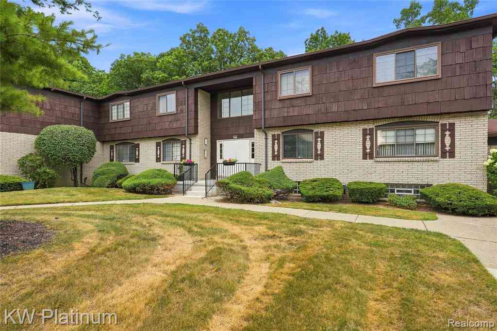 Condo For Sale - 29990 Wildbrook Dr,   #203<br/> Oakland County, Southfield, MI 48034