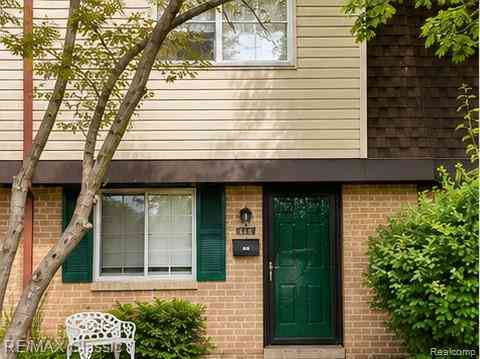 Condo For Sale - 848 N Main Street <br/> Oakland County, Milford, MI 48381
