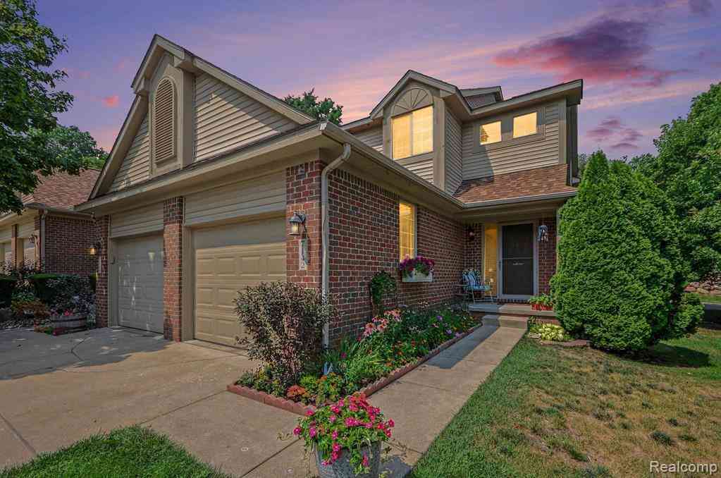 Condo For Sale - 7142 Lavender Lane <br/> Oakland County, Waterford, MI 48327