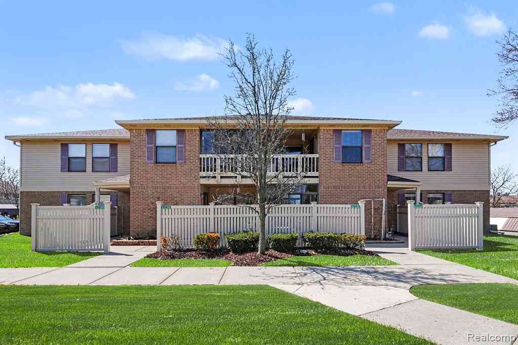 Condo For Sale - 61154 Greenwood Drive <br/> South Lyon, MI 48178