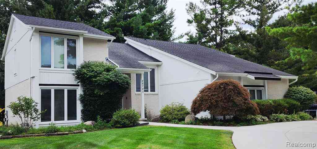 Homes For Sale - 28740 Appleblossom Lane <br/> Farmington, MI 48331