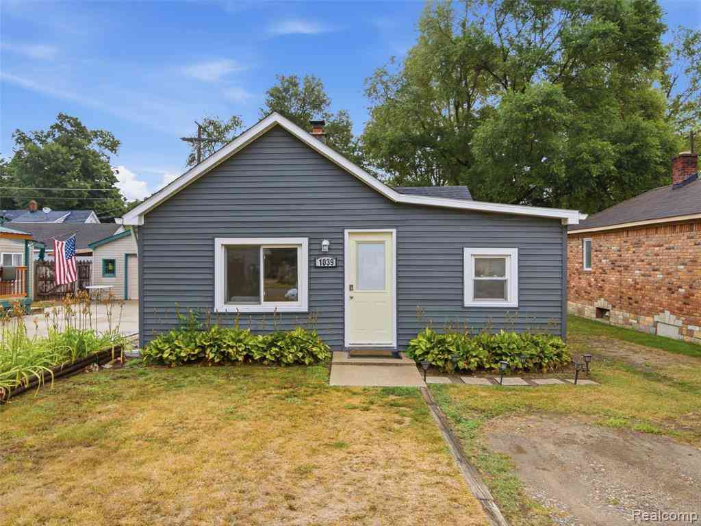 Homes For Sale - 1039 Ennest Boulevard <br/> Oakland County, White Lake, MI 48386