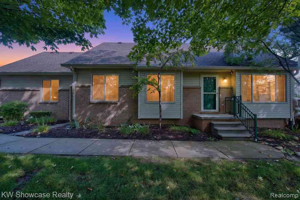 Condo For Sale - 1046 Bird Song Lane <br/> Oakland County, Milford, MI 48381