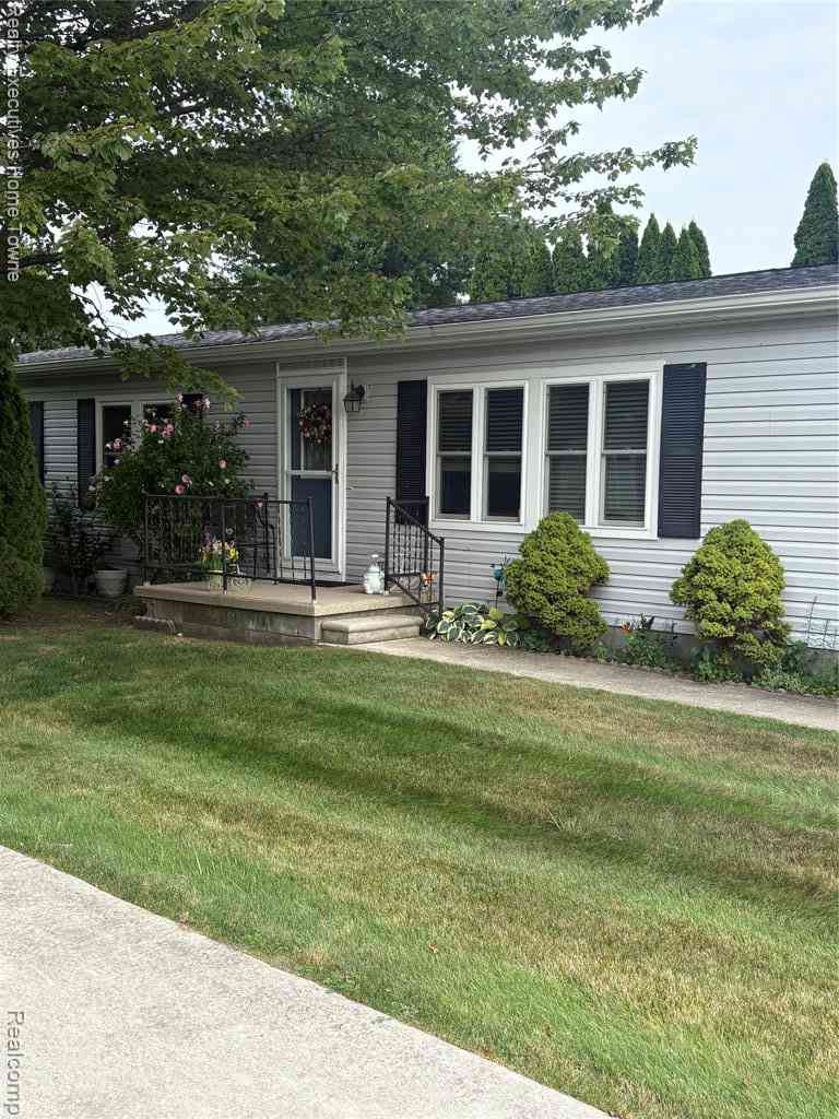 Homes For Sale - 4333 24th  #107  <br/> Fort Gratiot, MI 48059