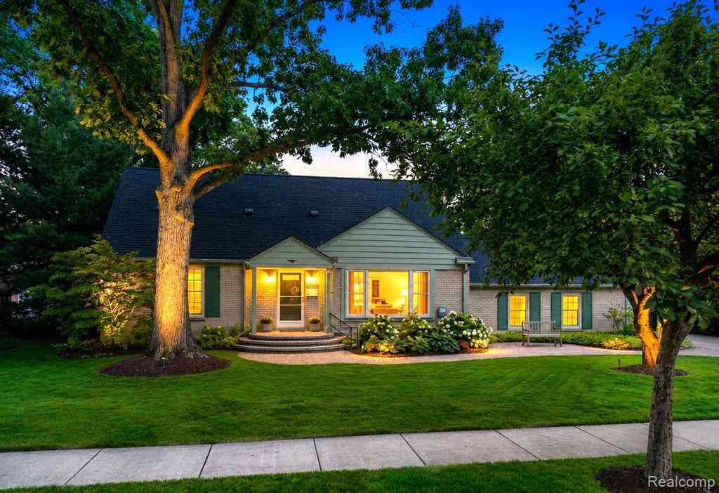 Homes For Sale - 32312 Arlington Drive <br/> Beverly Hills, MI 48025