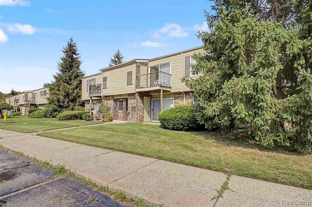 Condo For Sale - 38220 Fairway Court <br/> Clinton Township, MI 48038