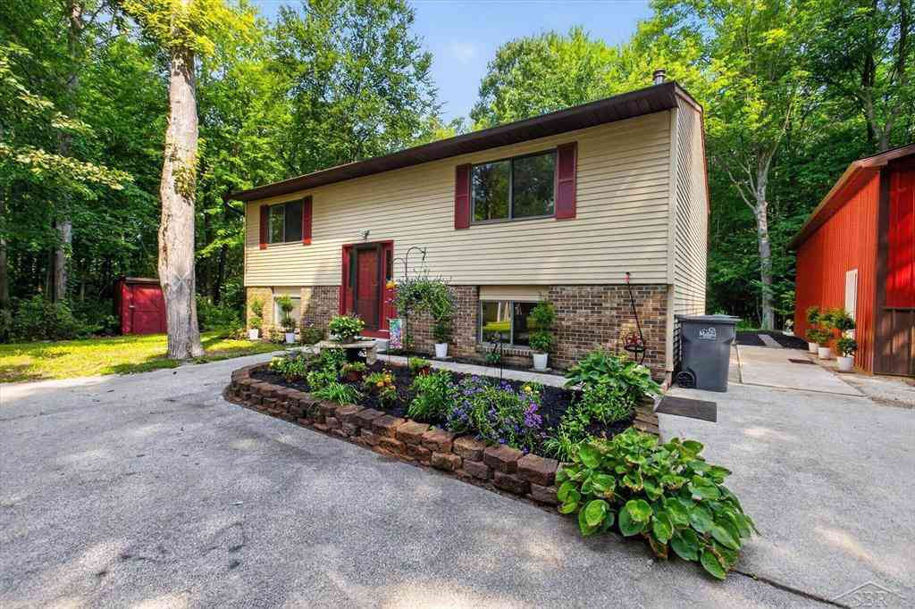 Homes For Sale - 5016 Airport Road <br/> Midland, MI 48642