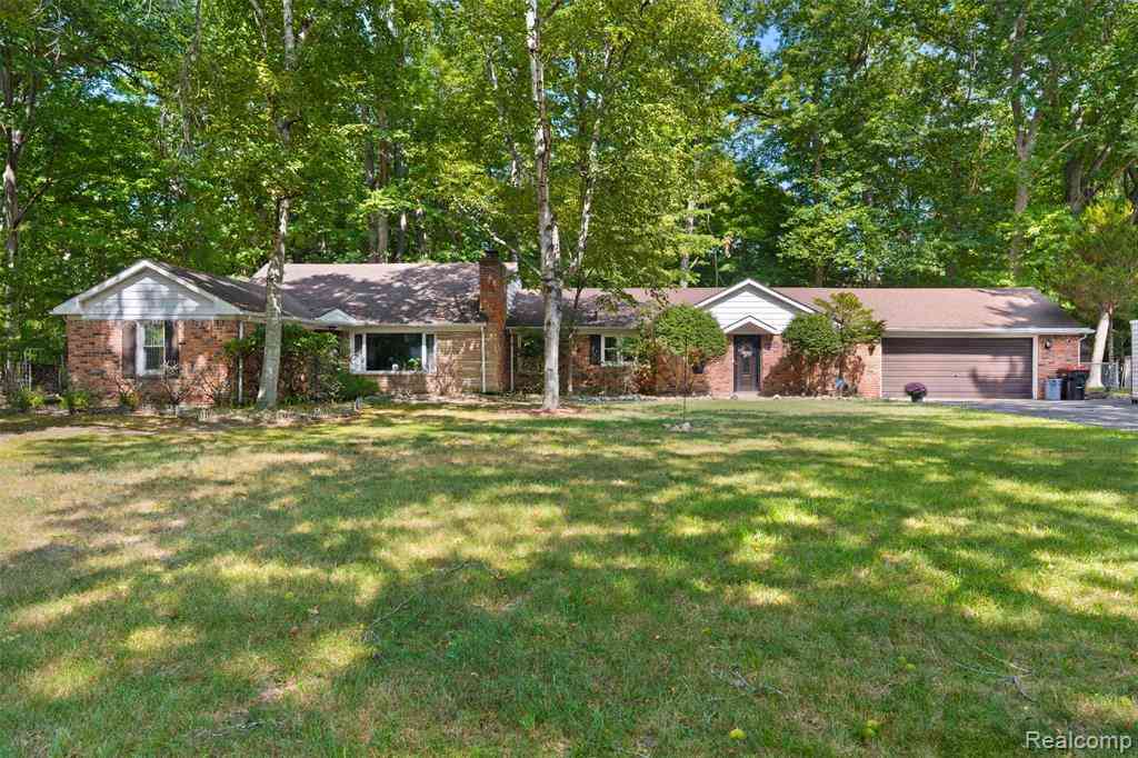 Homes For Sale - 23640 Oak Glen Drive <br/> Southfield, MI 48033