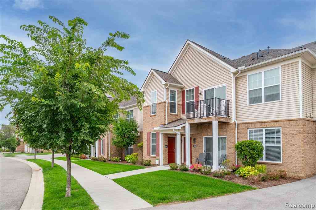 Condo For Sale - 9888 Ridge Run Street <br/> Howell, MI 48855