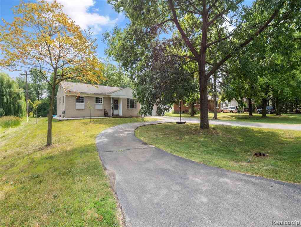 Homes For Sale - 5660 Wright Drive <br/> Troy, MI 48098