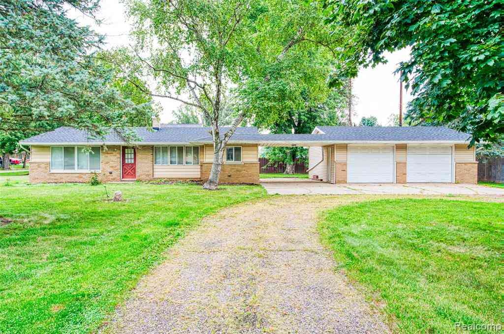 Homes For Sale - 8020 Fairfield Road <br/> Fowlerville, MI 48836