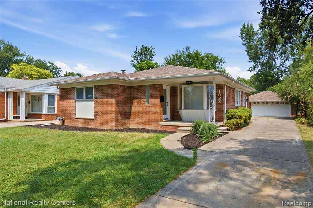 Homes For Sale - 1928 Cresthill Avenue <br/> Royal Oak, MI 48073