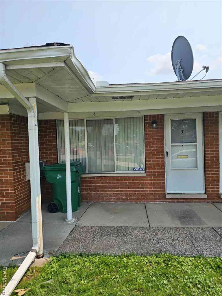 Condo For Sale - 22444 Kelly Road  #3<br/> Eastpointe, MI 48021