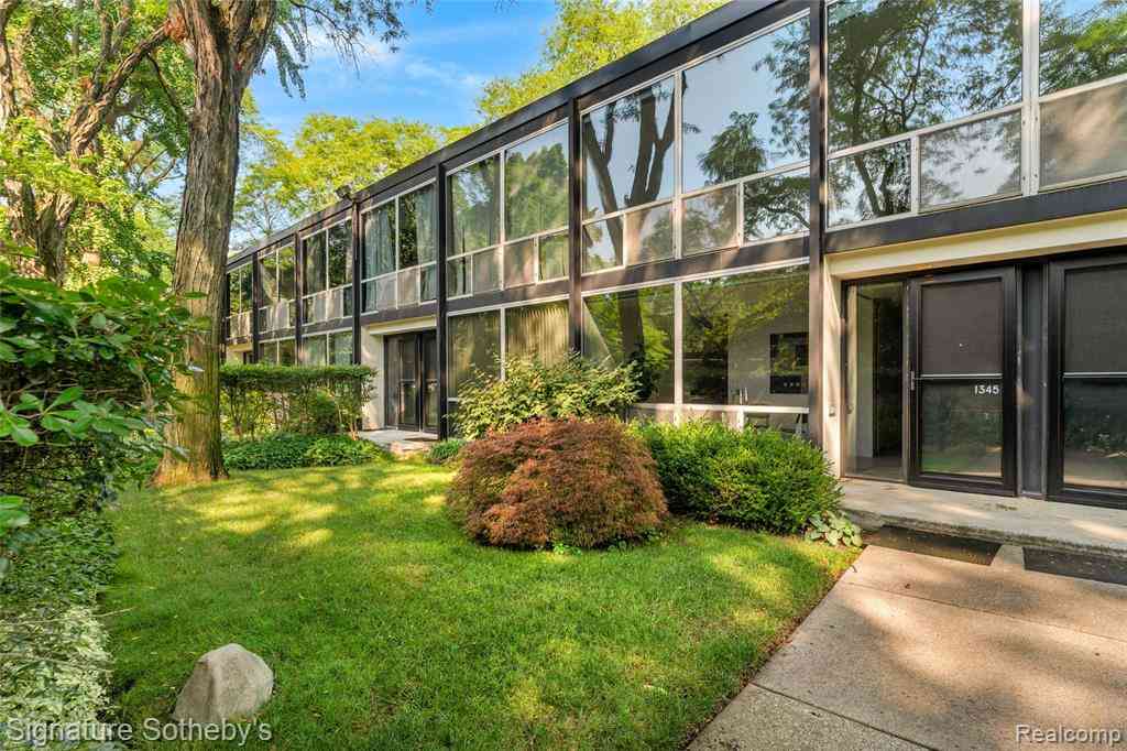 Condo For Sale - 1345 Joliet Place  <br/> Detroit, MI 48207