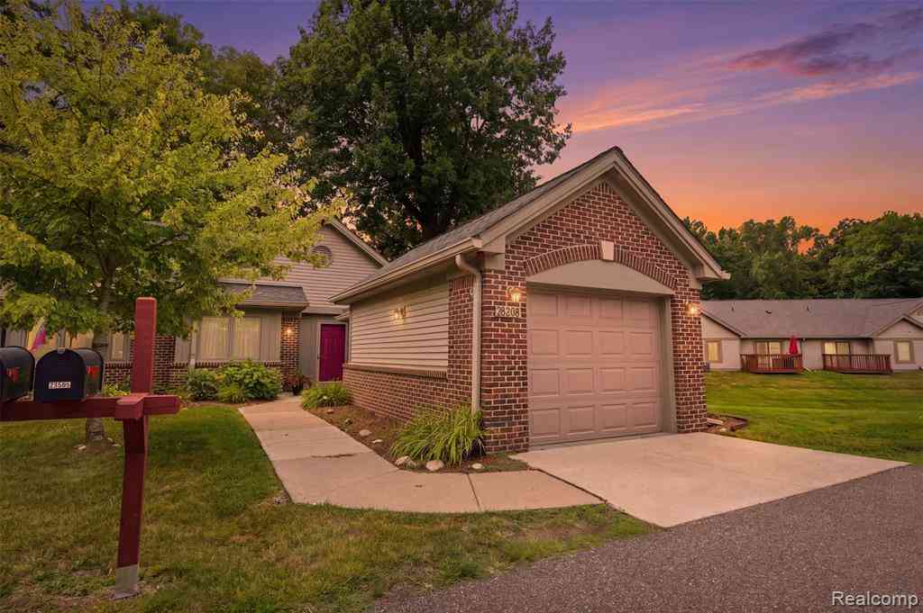 Condo For Sale - 21305 Juniper Court  #61<br/> Oakland County, Farmington Hills, MI 48336