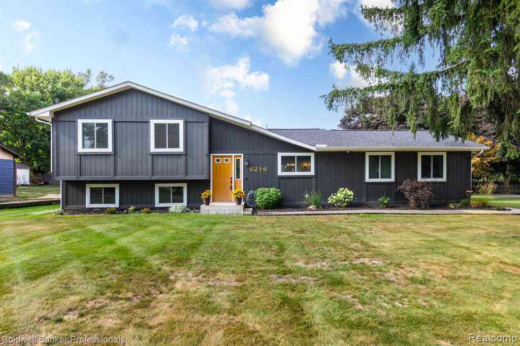 Homes For Sale - 6216 Elizabeth Lake Road <br/> Waterford, MI 48327