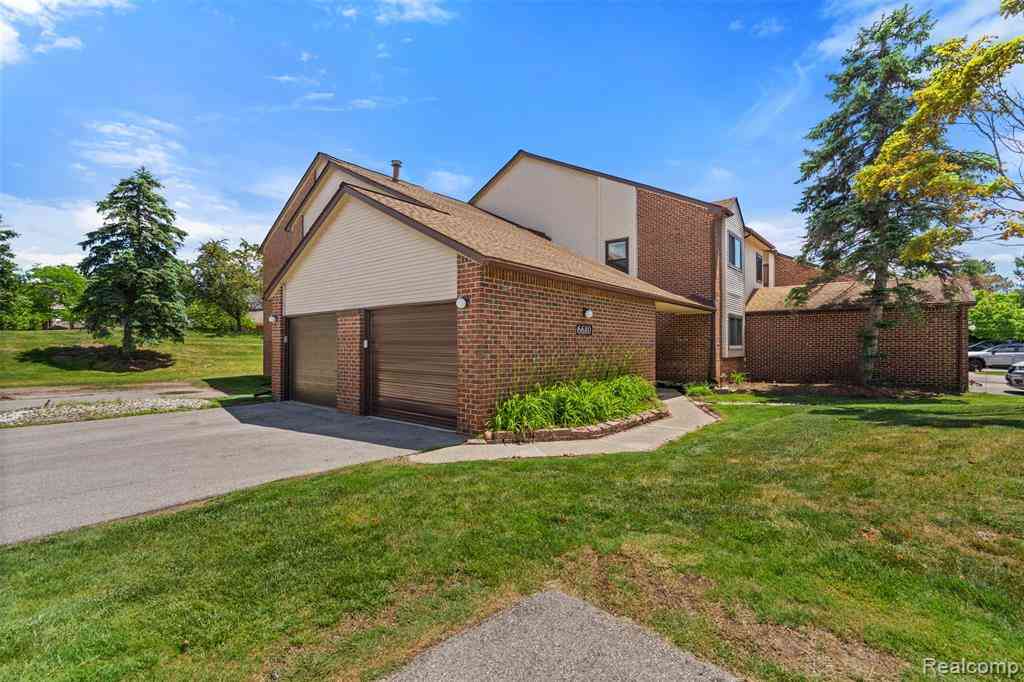 Condo For Rent - 6680 Ridgefield Circle <br/> West Bloomfield, MI 48322