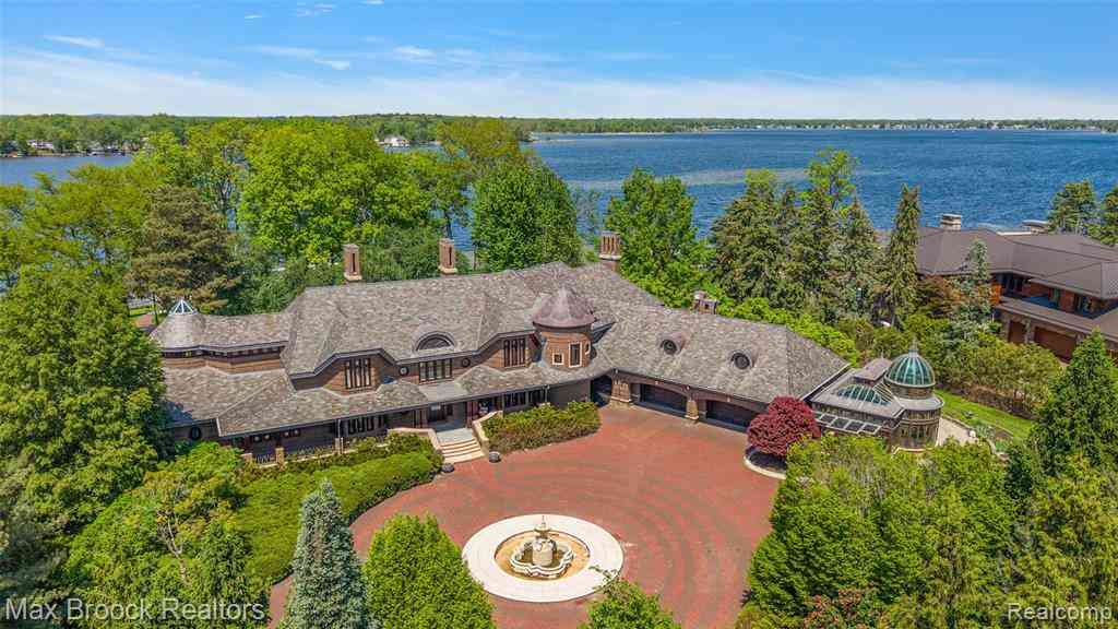 Homes For Sale - 4740 Dow Ridge Road  <br/> Oakland County, Orchard Lake, MI 48324