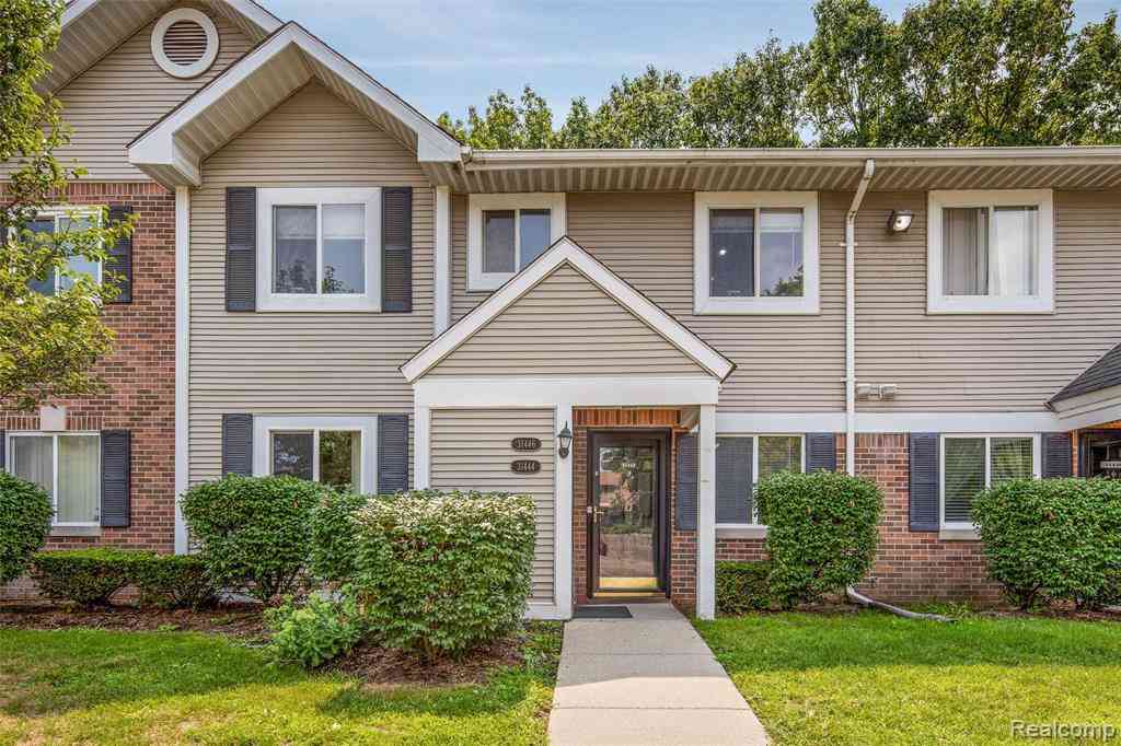 Condo For Sale - 31444 Orchard Creek <br/> Oakland County, Farmington Hills, MI 48334