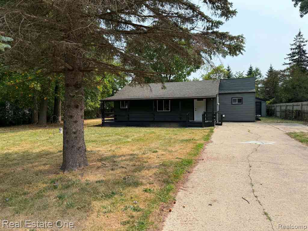 Homes For Sale - 2453 Clarice Avenue <br/> Burton, MI 48519