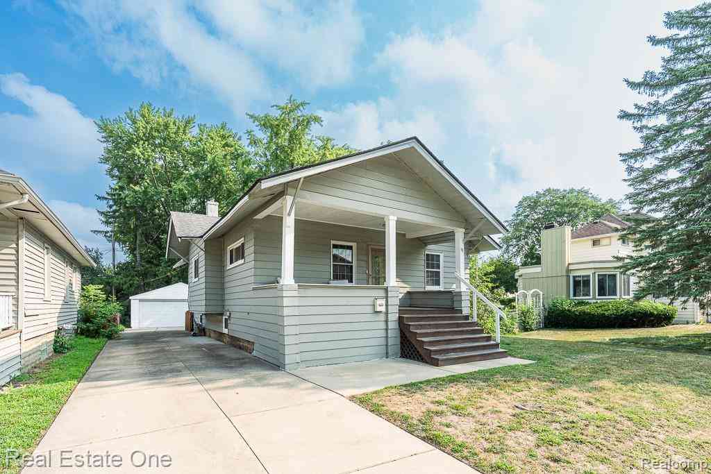 Homes For Sale - 111 E Tacoma Street <br/> Commerce Twp, MI 48017