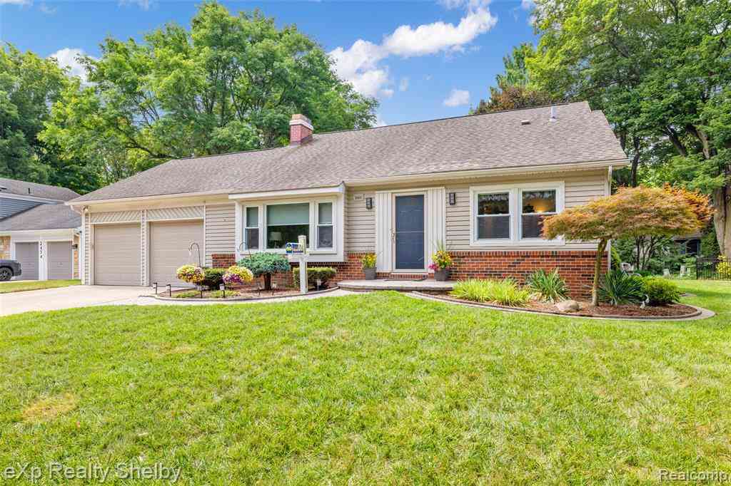 Homes For Sale - 2460 Waltham Drive <br/> Troy, MI 48085