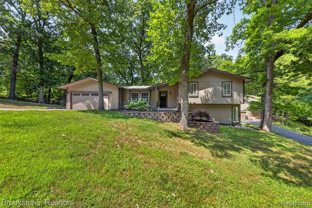 Homes For Sale - 4998 Tiohero Boulevard <br/> Clarkston, MI 48348