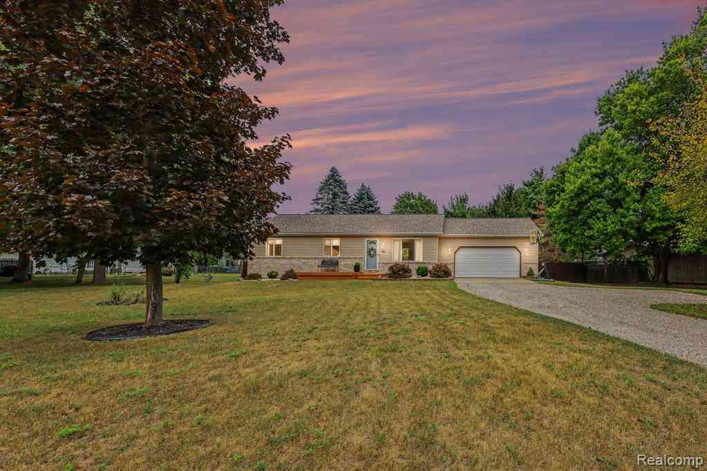 Homes For Sale - 1464 Trackwood Drive <br/> Lapeer, MI 48446